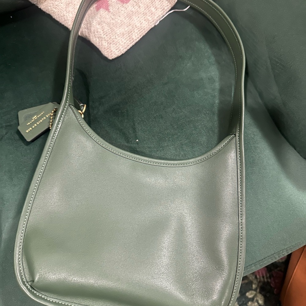 Coach Curve Zip - Picture 3 of 6